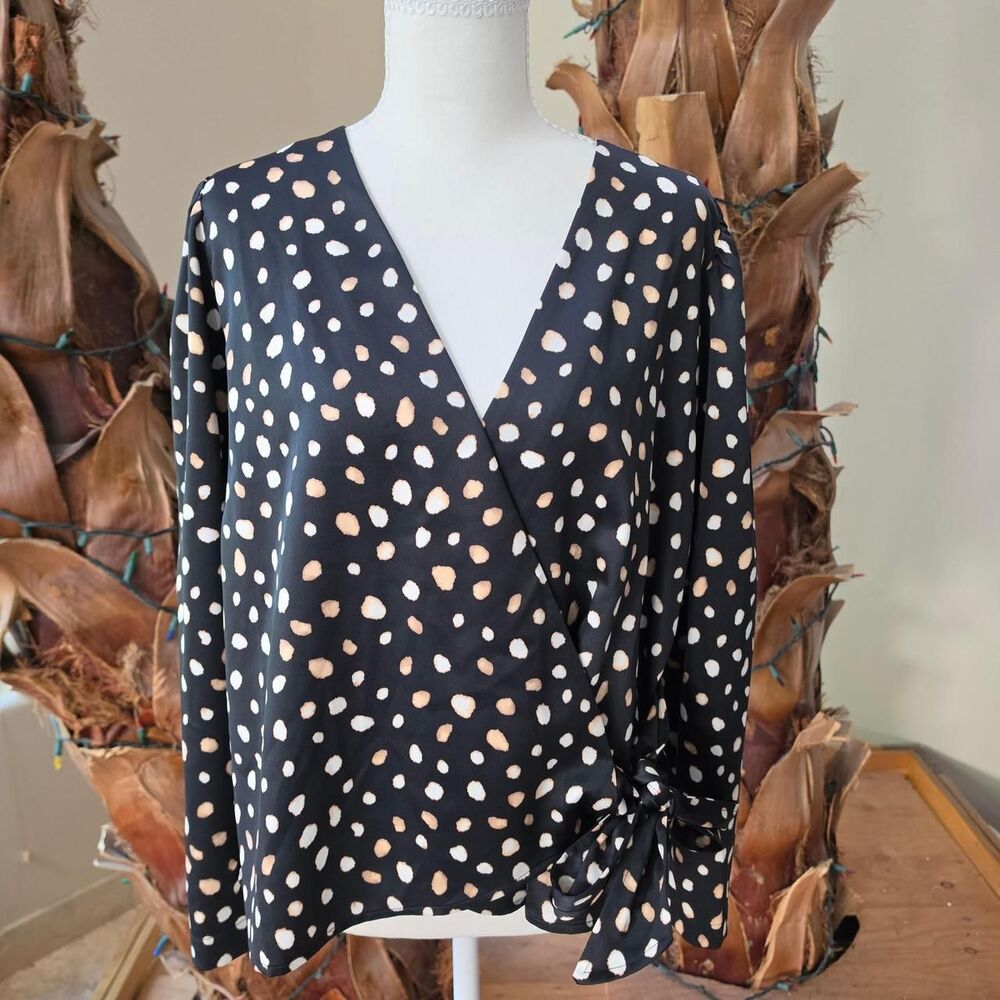 Ann-taylor Women's Black and Cream Blouse